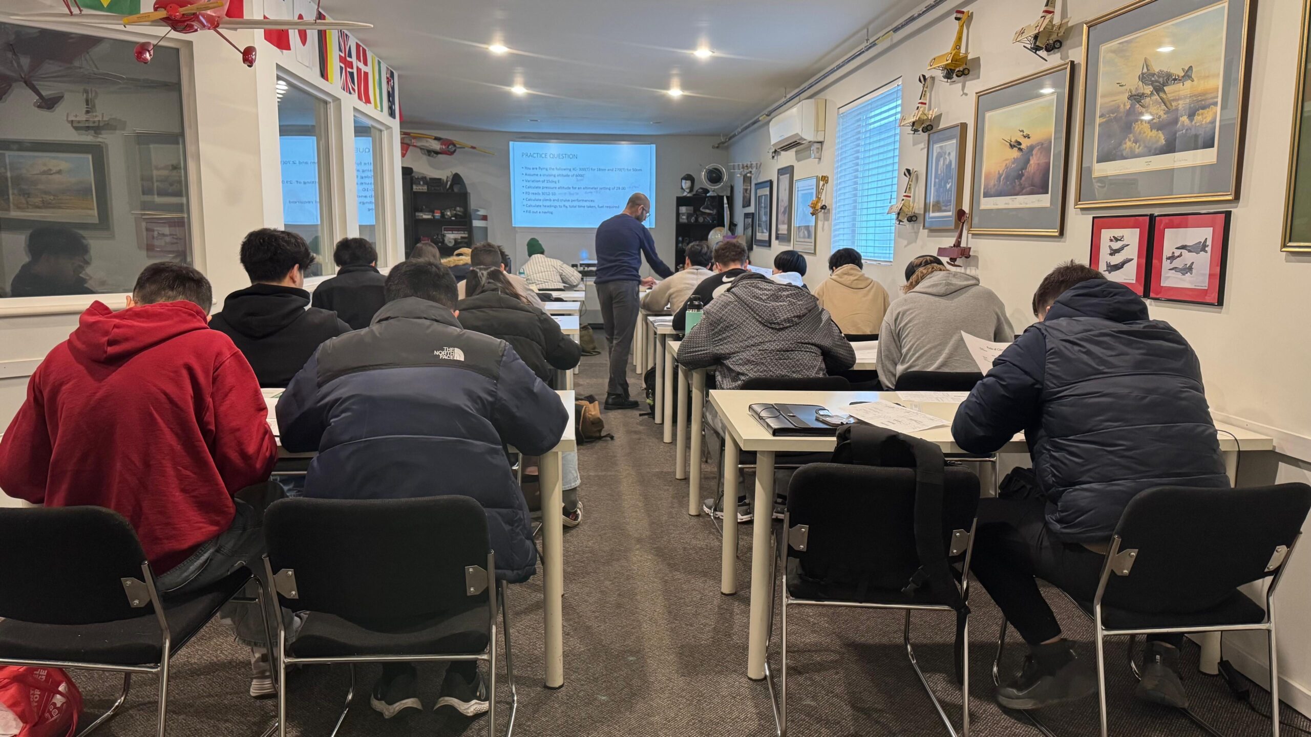 座学の様子（Pacific Rim Aviation Academy）